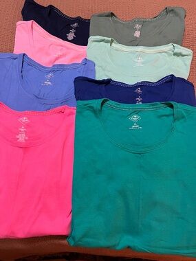 8 Women’s St John’s Bay T-Shirts— Size XL